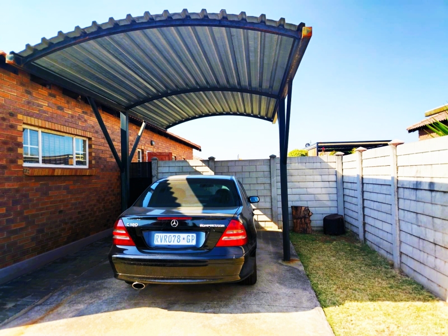 3 Bedroom Property for Sale in Waterval East North West